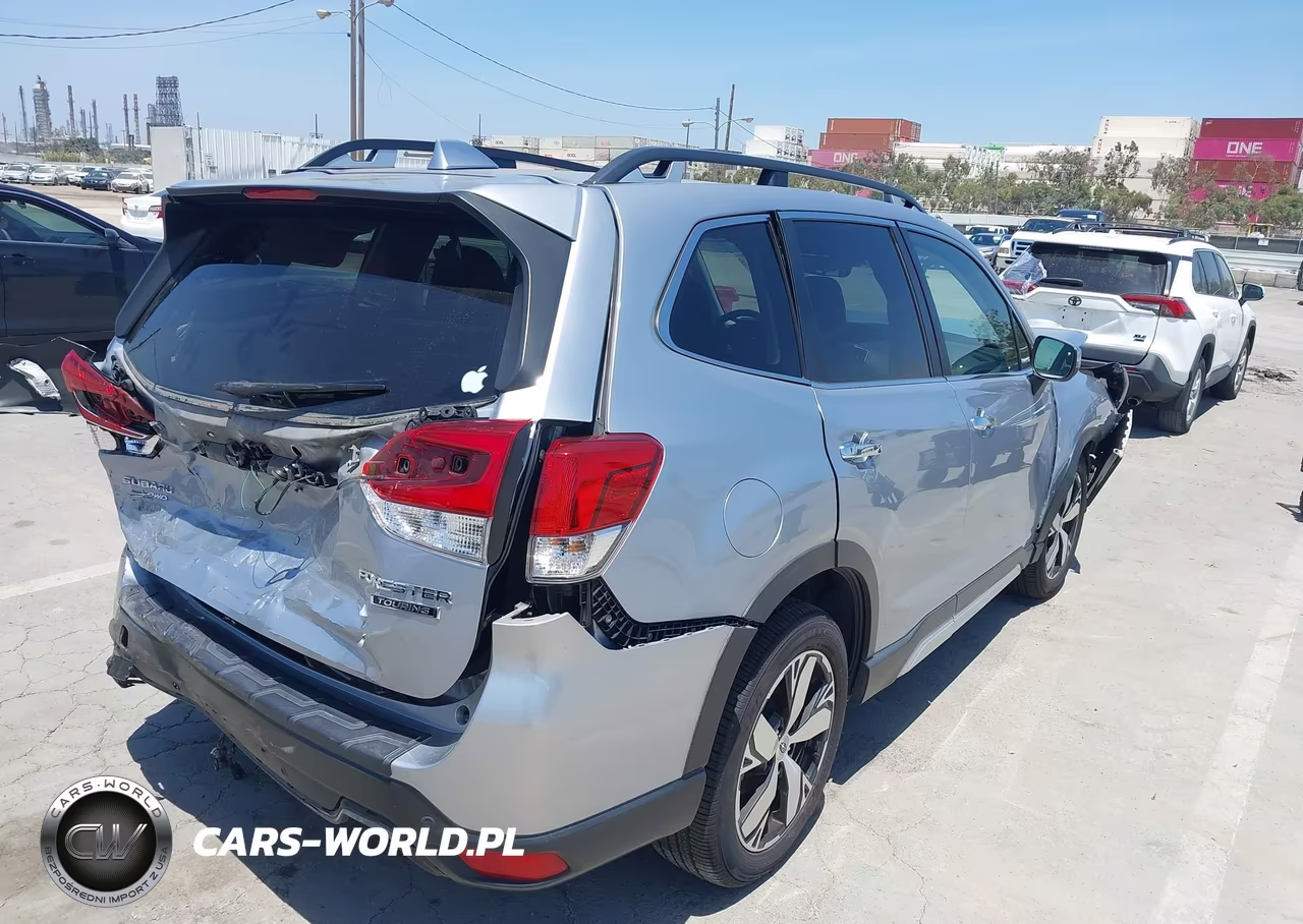 2019 Subaru Forester Touring VIN:JF2SKAWC3KH517289 - 4