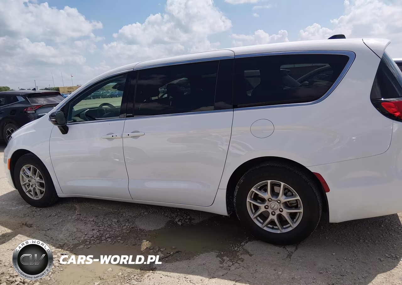 2026 Chrysler Pacifica Select VIN:2C4RC1BG7TR204271 - 14