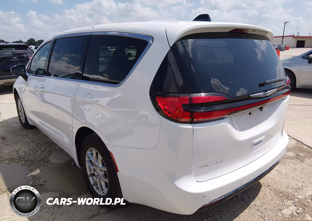 2026 Chrysler Pacifica Select VIN:2C4RC1BG7TR204271 - 3