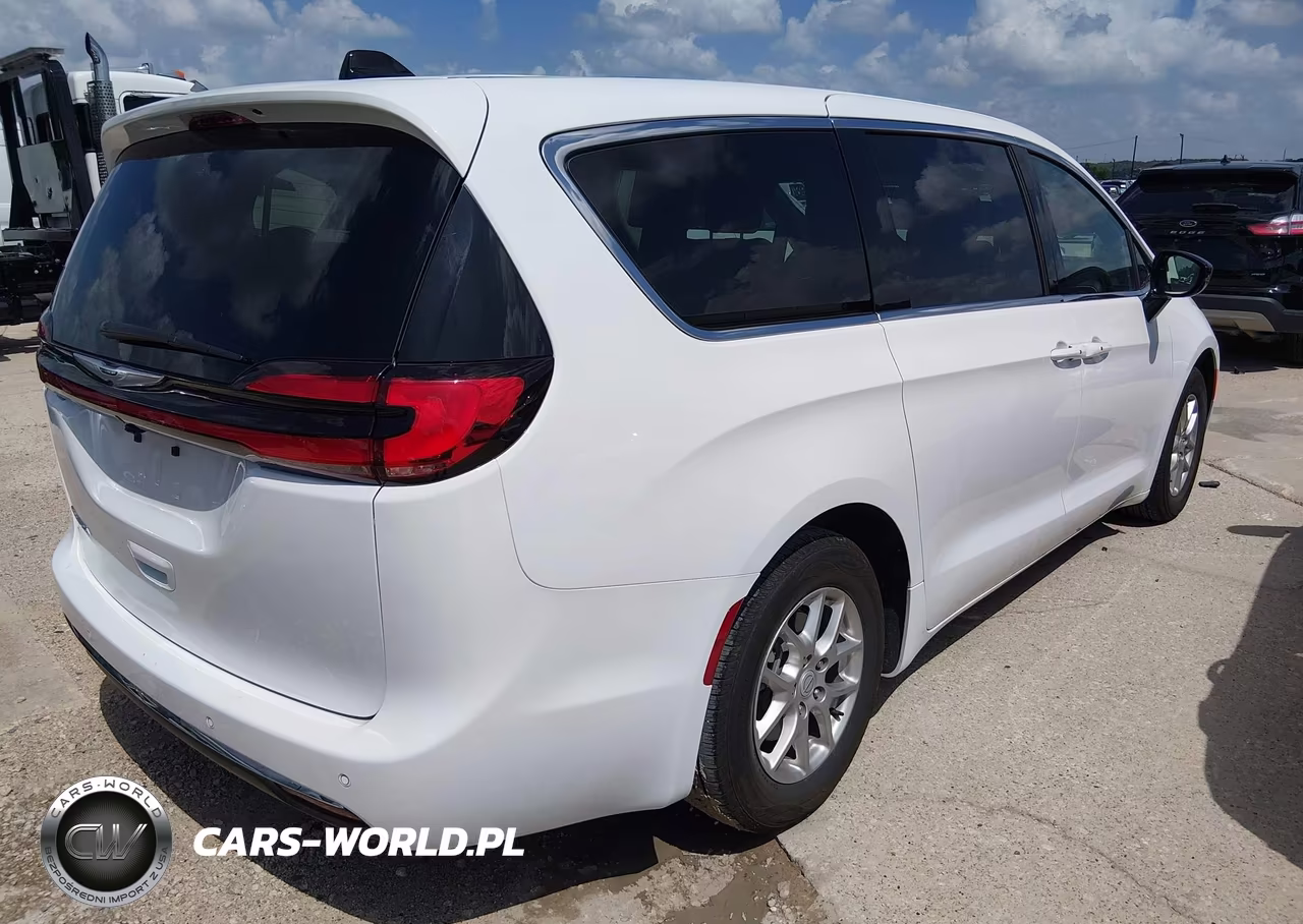 2026 Chrysler Pacifica Select VIN:2C4RC1BG7TR204271 - 4