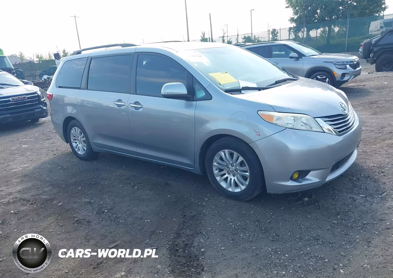 2015 Toyota Sienna Xle 8 Passenger – zdjęcie 1 z 16