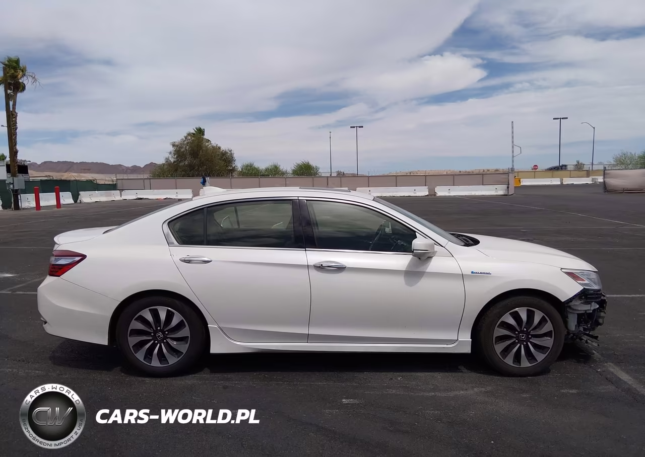 2017 Honda Accord Hybrid Touring VIN:JHMCR6F76HC008493 - 14
