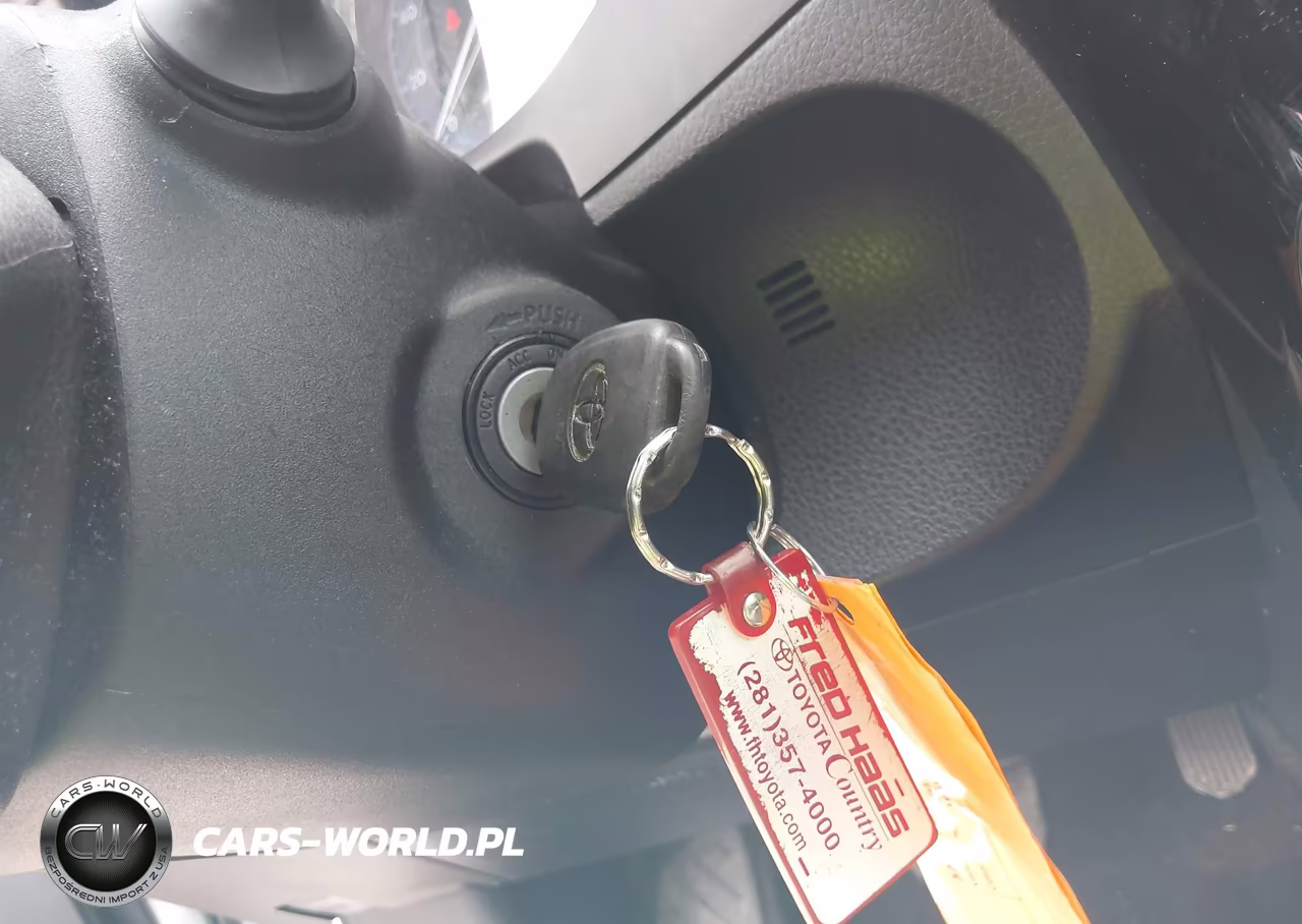 2017 Toyota Corolla Le VIN:5YFBURHE8HP702215 - 11