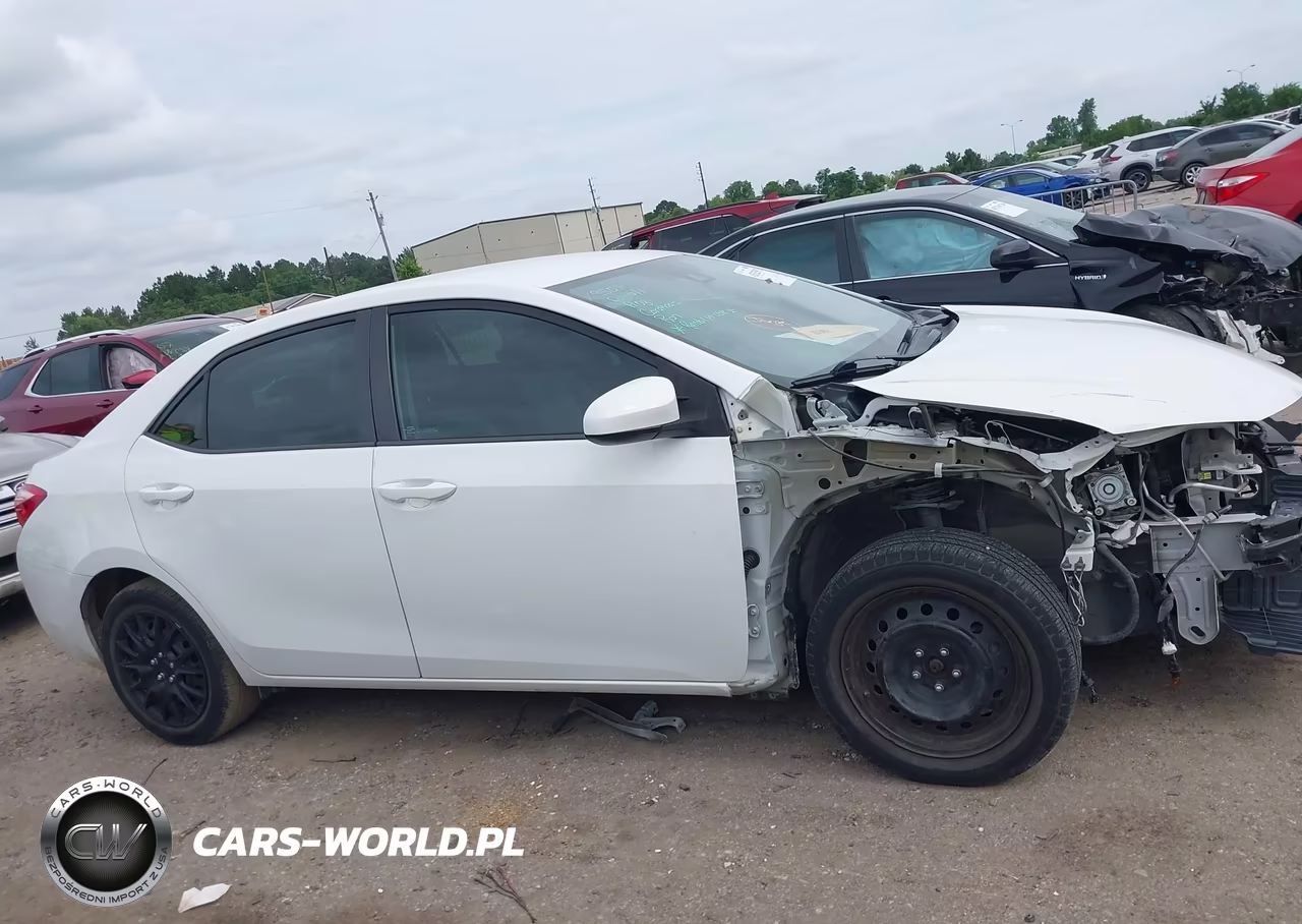 2017 Toyota Corolla Le VIN:5YFBURHE8HP702215 - 13
