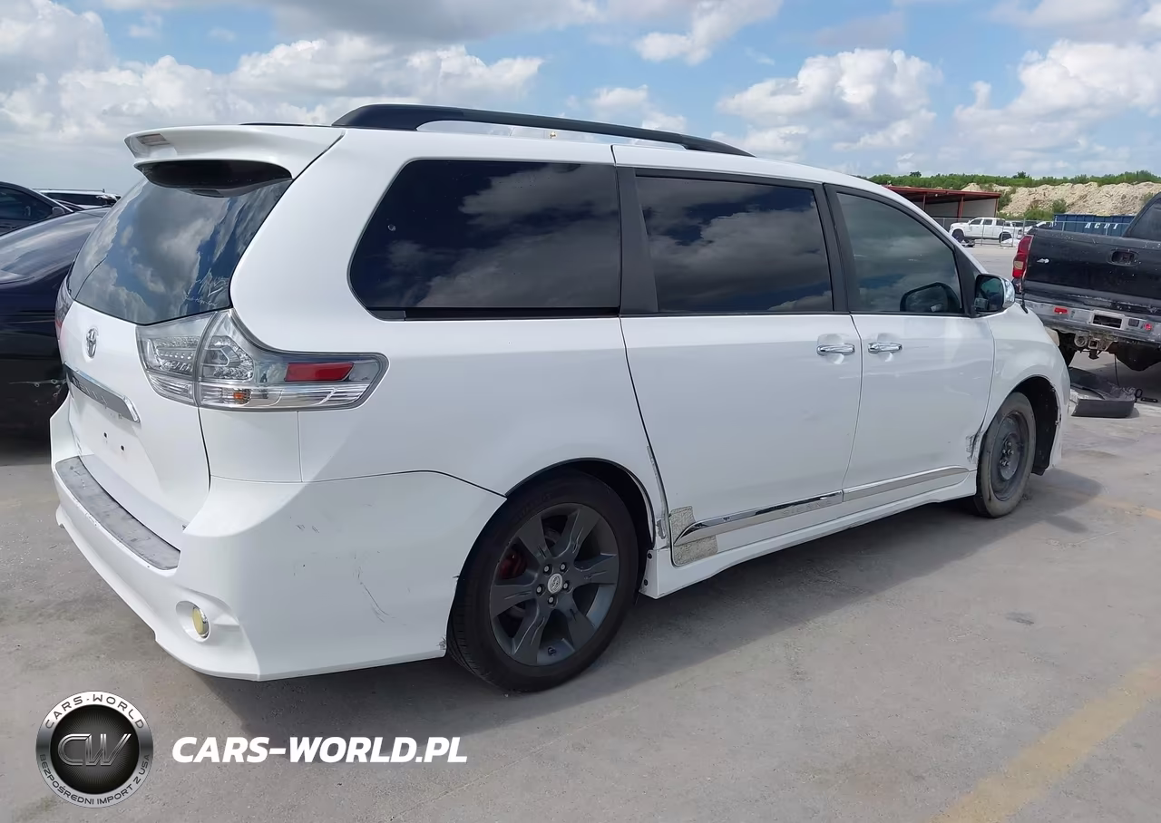 2011 Toyota Sienna Se VIN:5TDXK3DC5BS063318 - 4
