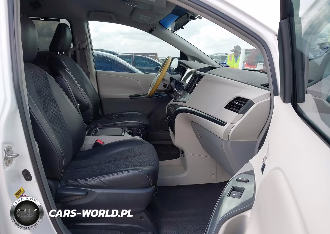 2011 Toyota Sienna Se VIN:5TDXK3DC5BS063318 - 5