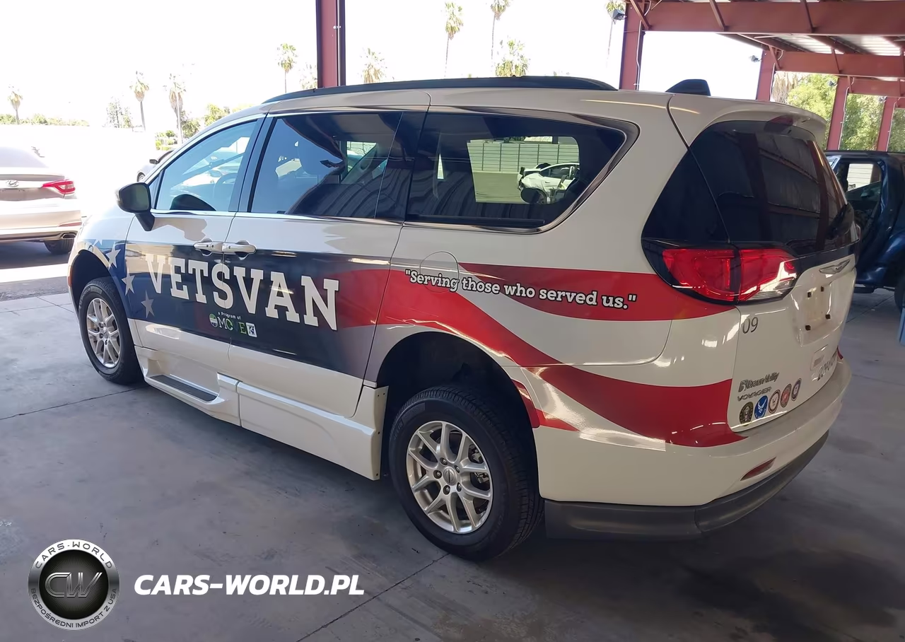 2021 Chrysler Voyager Lxi VIN:2C4RC1DG7MR564932 - 3