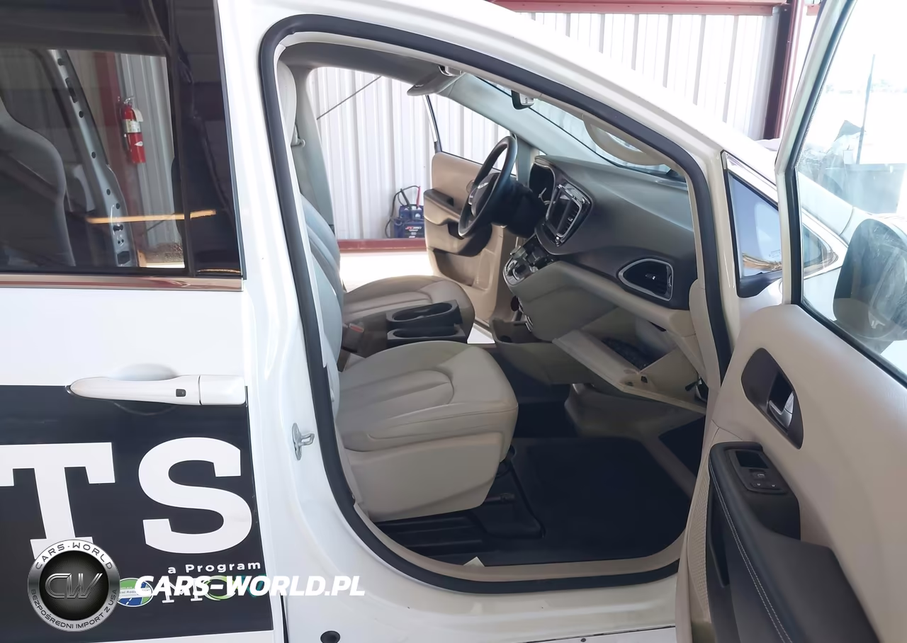 2021 Chrysler Voyager Lxi VIN:2C4RC1DG7MR564932 - 5