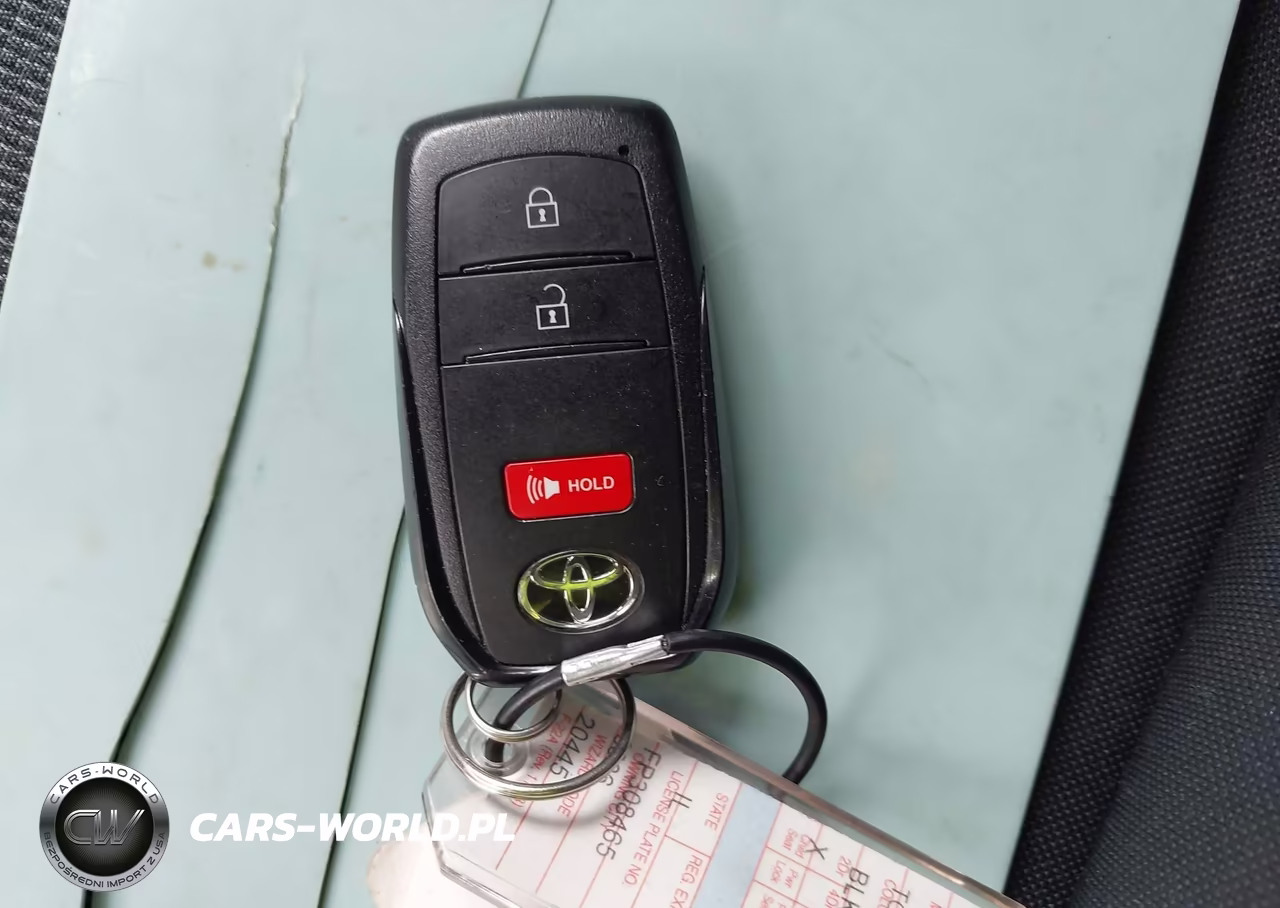 2025 Toyota Prius Le VIN:JTDACAAU1S3060664 - 11