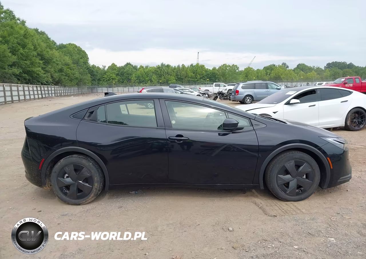 2025 Toyota Prius Le VIN:JTDACAAU1S3060664 - 13