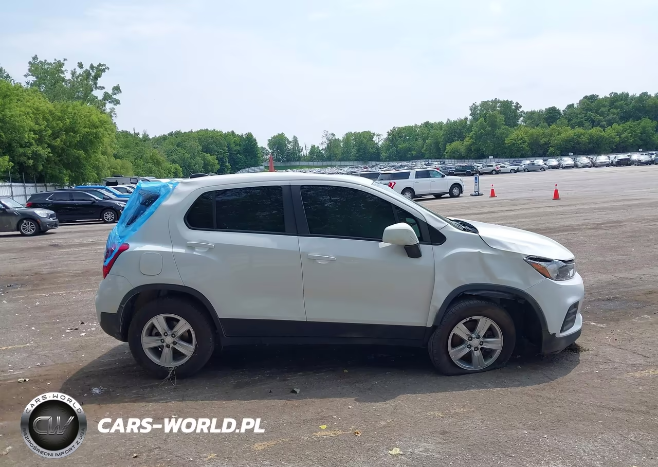 2019 Chevrolet Trax Ls VIN:3GNCJNSB3KL349365 - 13