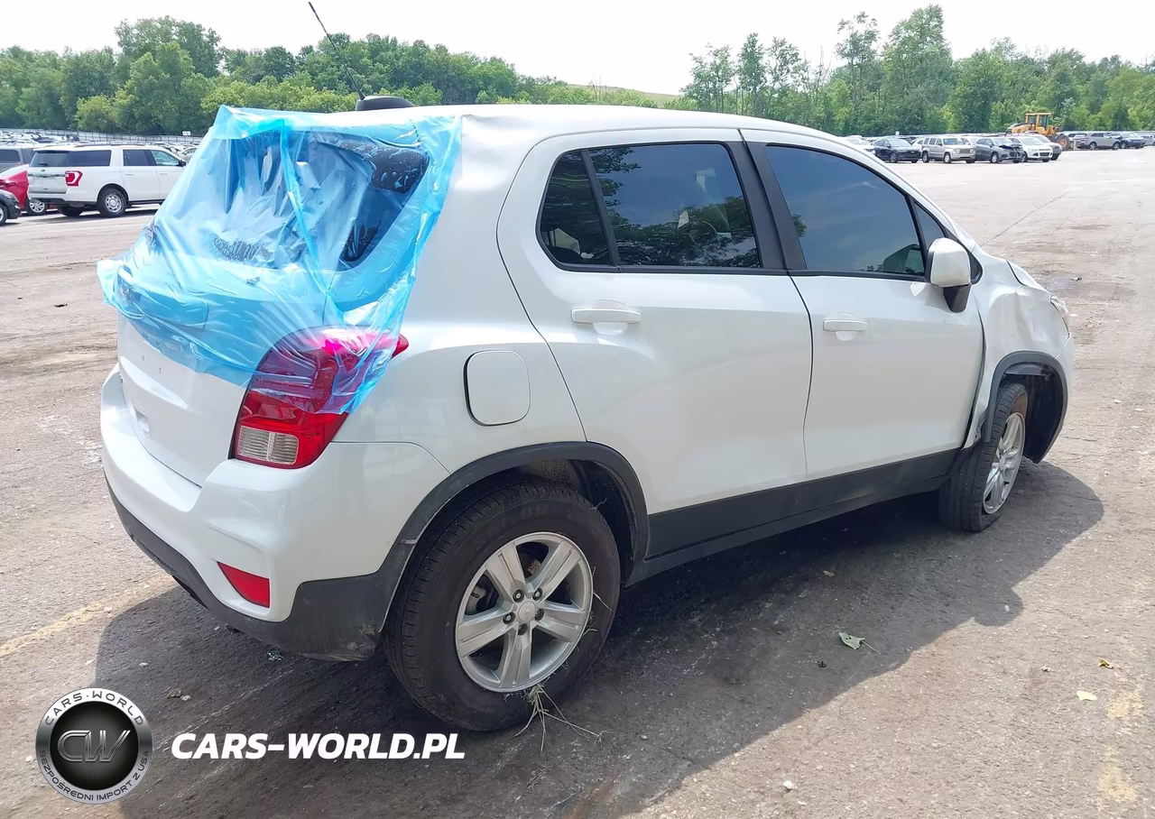 2019 Chevrolet Trax Ls VIN:3GNCJNSB3KL349365 - 4