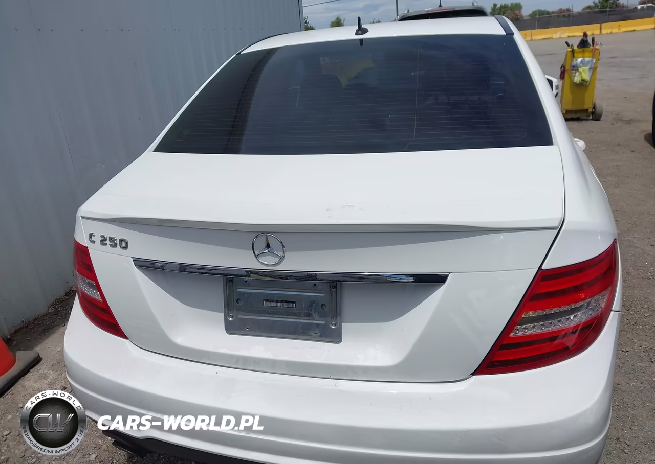2014 Mercedes-Benz C 250 Sport VIN:WDDGF4HB0EA943104 - 17