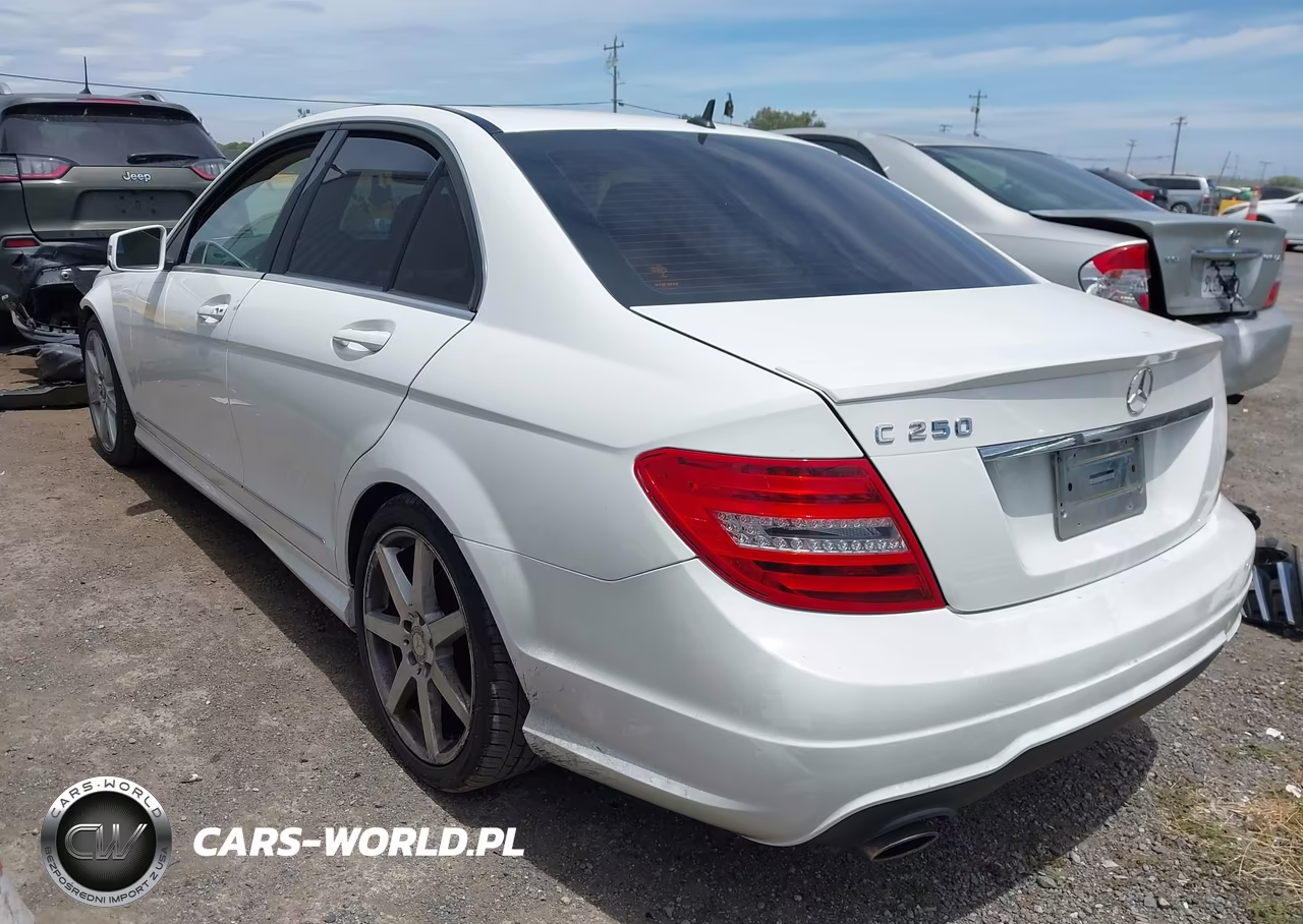 2014 Mercedes-Benz C 250 Sport VIN:WDDGF4HB0EA943104 - 3