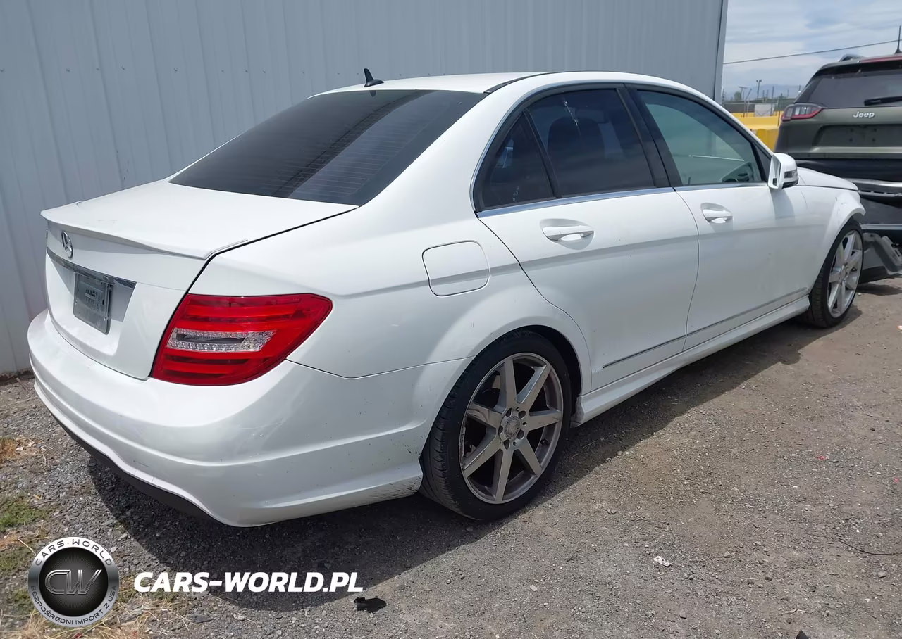 2014 Mercedes-Benz C 250 Sport VIN:WDDGF4HB0EA943104 - 4