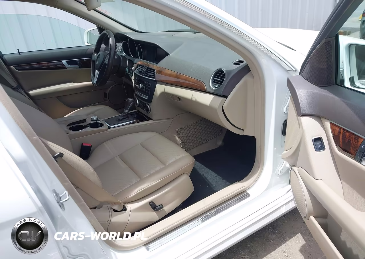 2014 Mercedes-Benz C 250 Sport VIN:WDDGF4HB0EA943104 - 5
