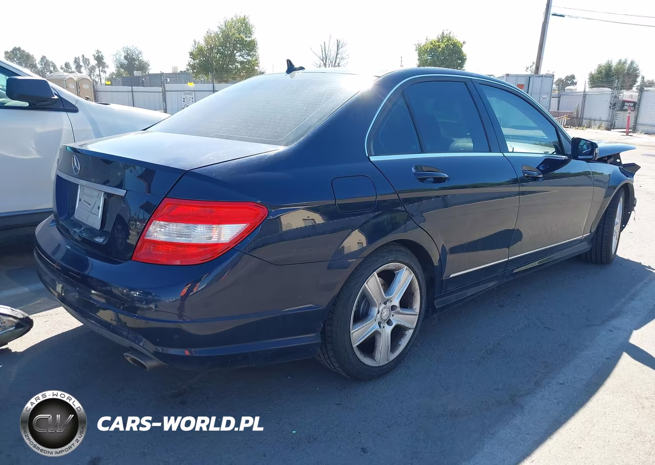 2011 Mercedes-Benz C 300 Sport VIN:WDDGF5EBXBR136953 - 4
