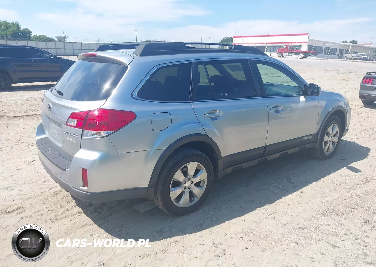 2012 Subaru Outback 2.5I Premium VIN:4S4BRBGC8C3245699 - 4