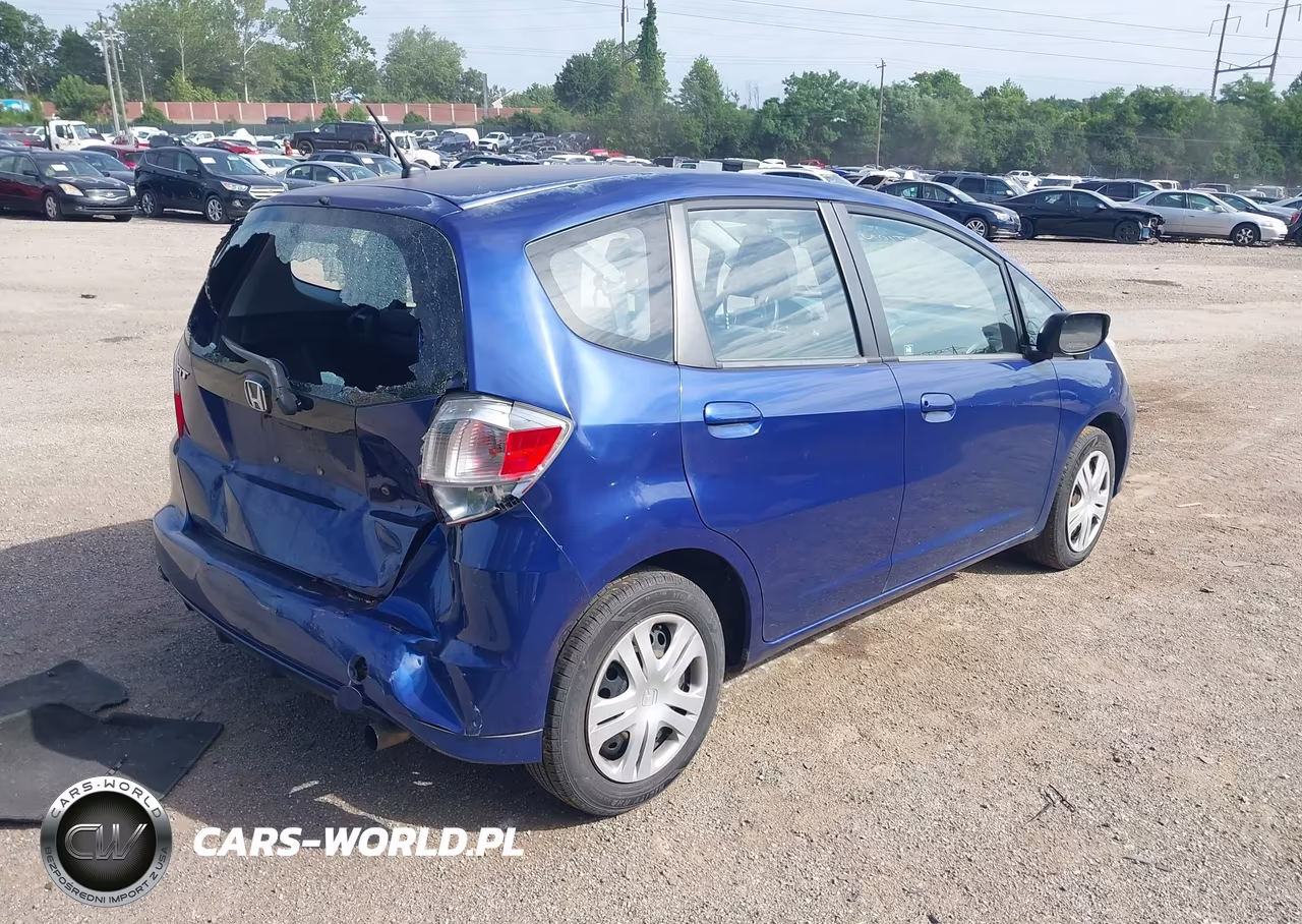 2010 Honda Fit VIN:JHMGE8H2XAS012083 - 4