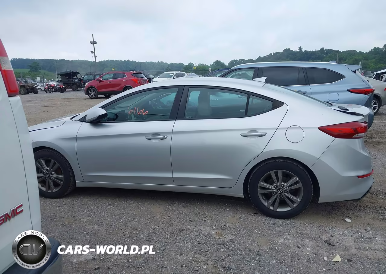 2018 Hyundai Elantra Sel VIN:5NPD84LF4JH319925 - 14