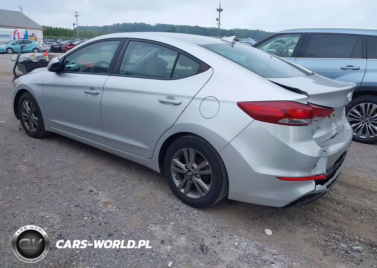2018 Hyundai Elantra Sel VIN:5NPD84LF4JH319925 - 3