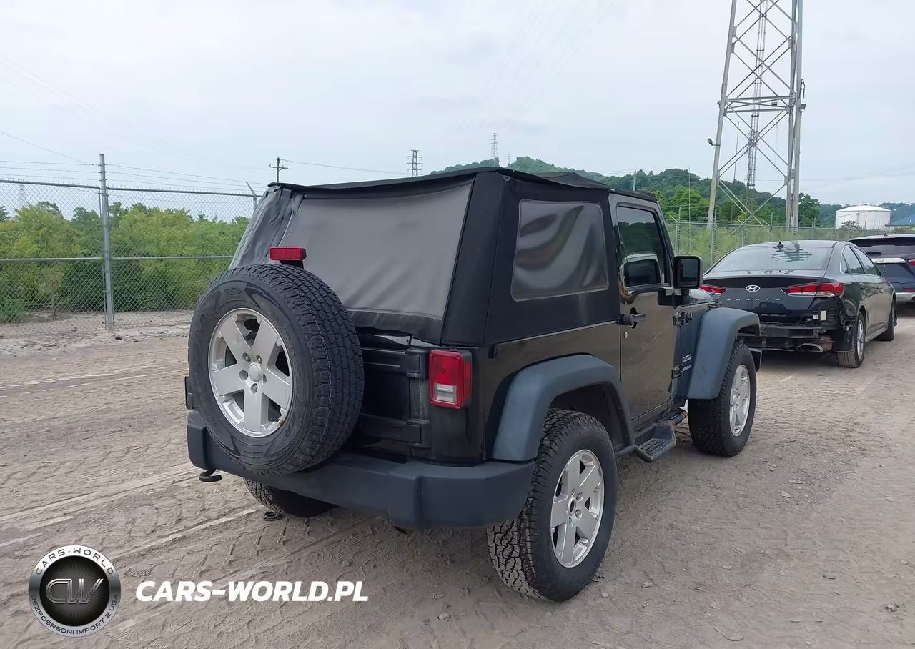 2013 Jeep Wrangler Sport VIN:1C4AJWAG7DL692536 - 4