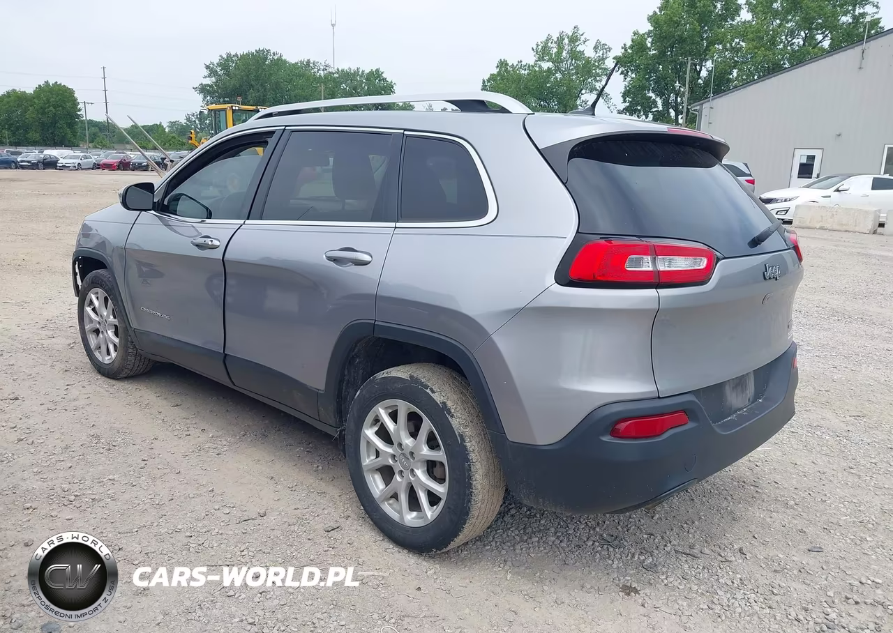 2015 Jeep Cherokee Latitude VIN:1C4PJLCB4FW781752 - 3