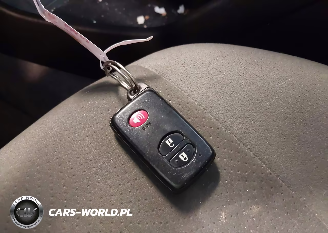2013 Toyota Prius Two VIN:JTDKN3DU0D1697601 - 11