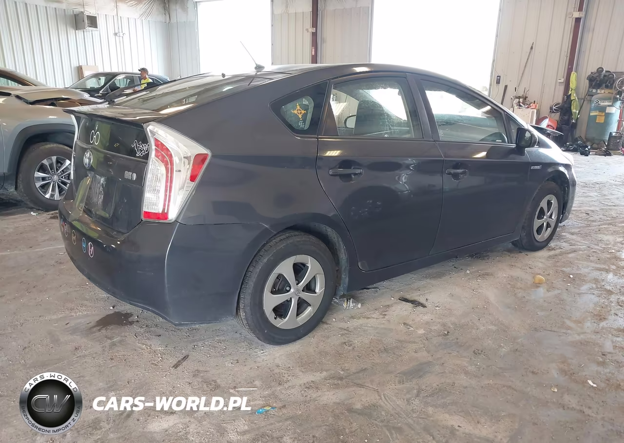 2013 Toyota Prius Two VIN:JTDKN3DU0D1697601 - 4