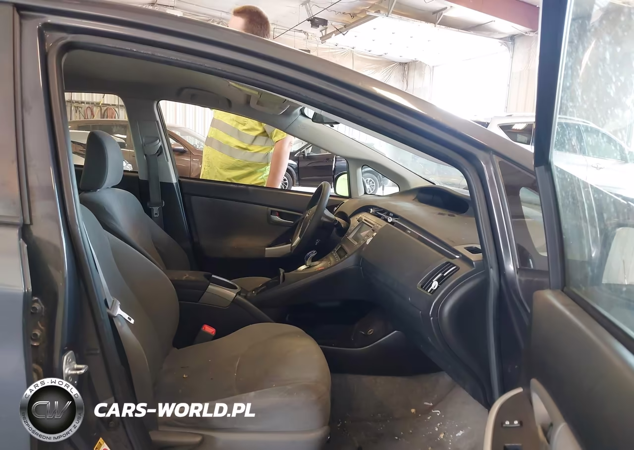 2013 Toyota Prius Two VIN:JTDKN3DU0D1697601 - 5