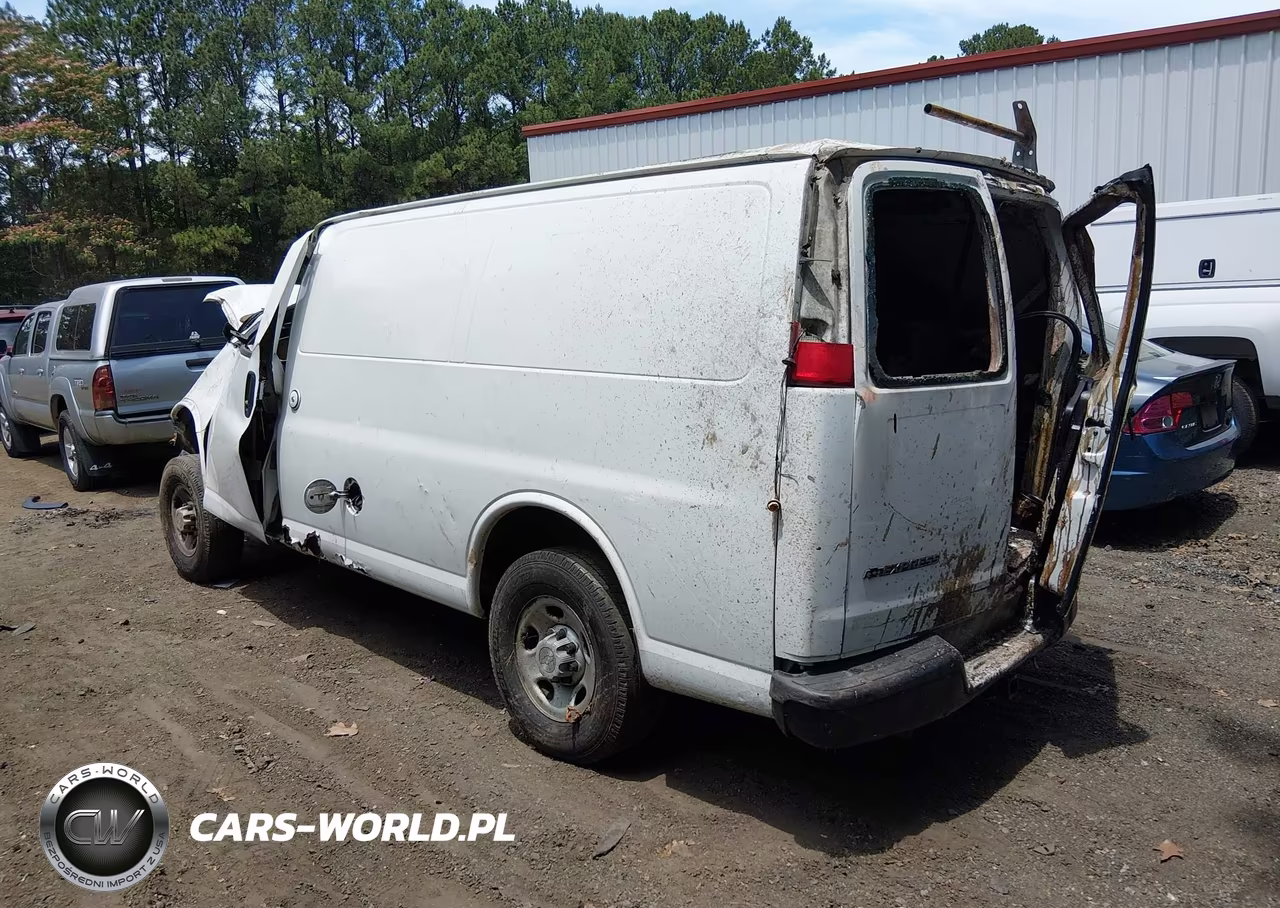 2009 Chevrolet Express 2500 Work Van VIN:1GCGG25C791110740 - 3