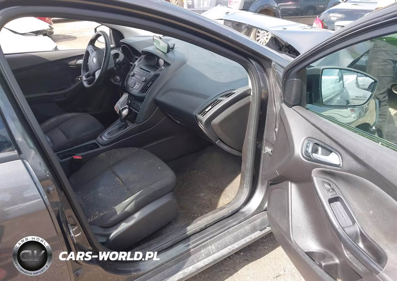 2015 Ford Focus Se VIN:1FADP3F29FL239339 - 5
