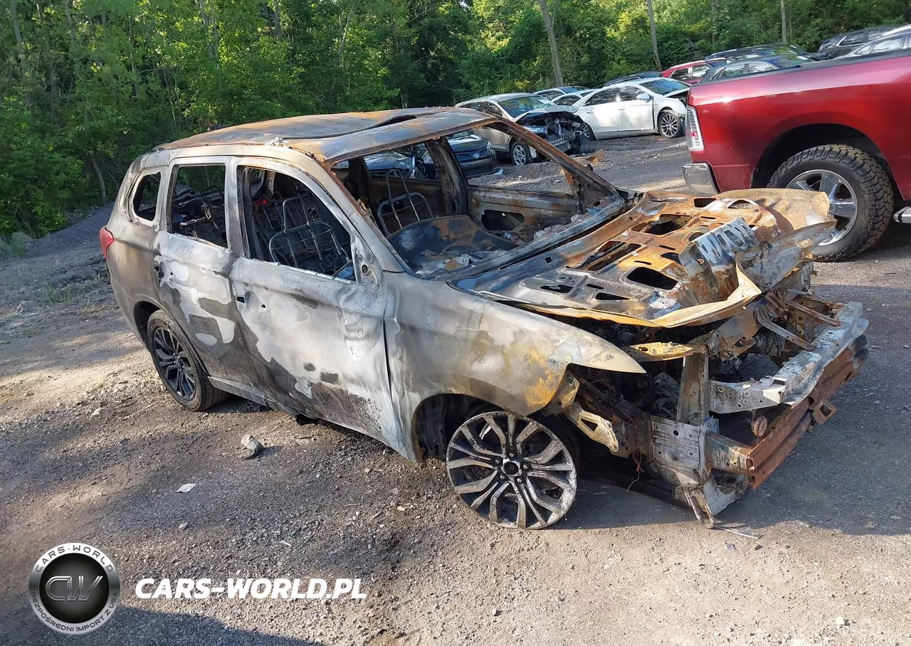2018 Mitsubishi Outlander Le – zdjęcie 1 z 11