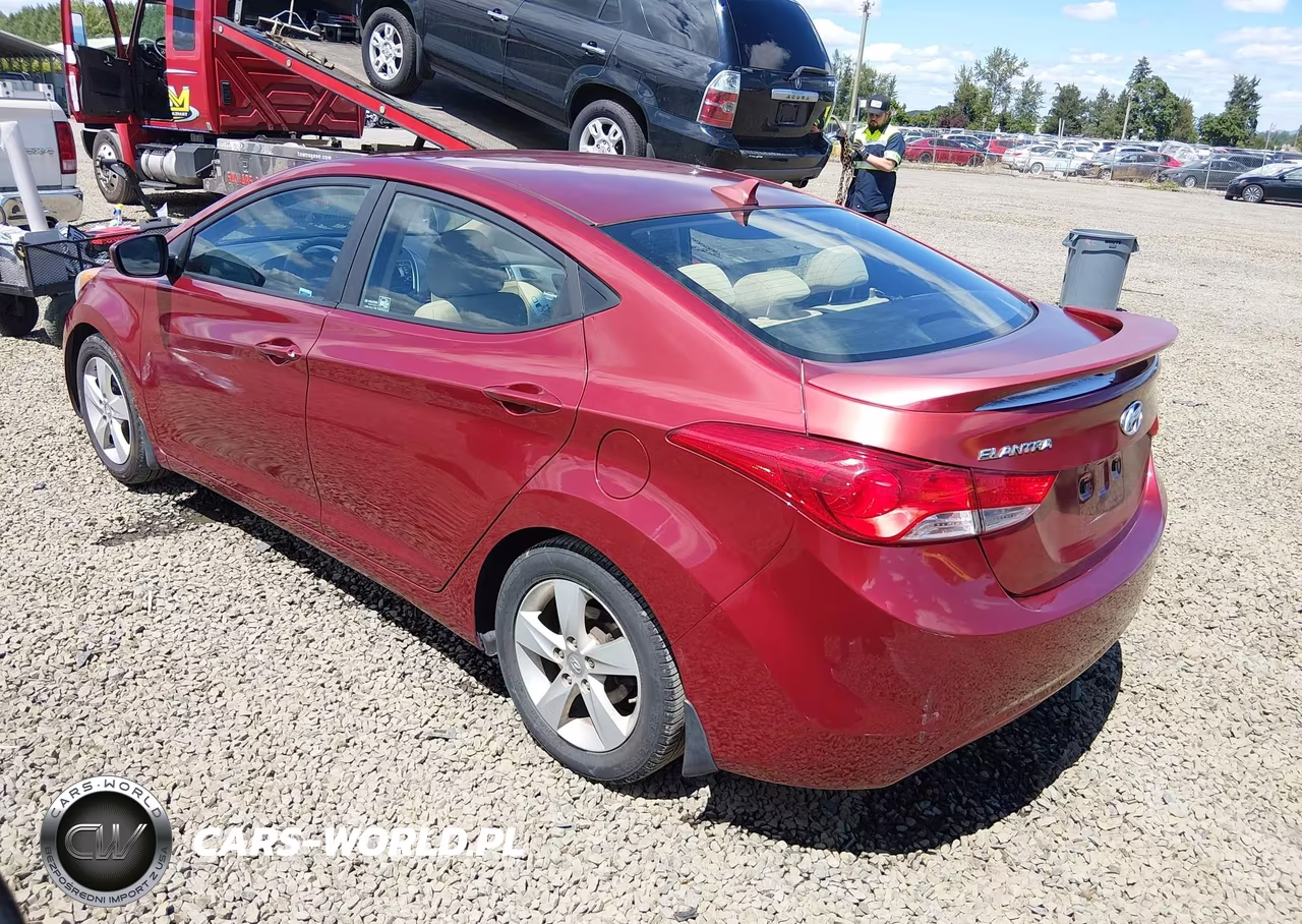 2013 Hyundai Elantra Gls VIN:5NPDH4AE2DH407564 - 3