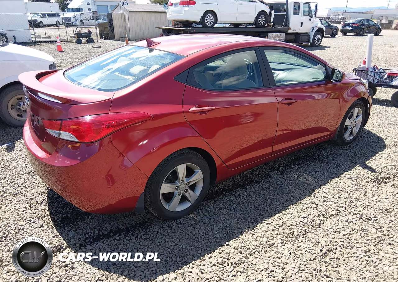 2013 Hyundai Elantra Gls VIN:5NPDH4AE2DH407564 - 4