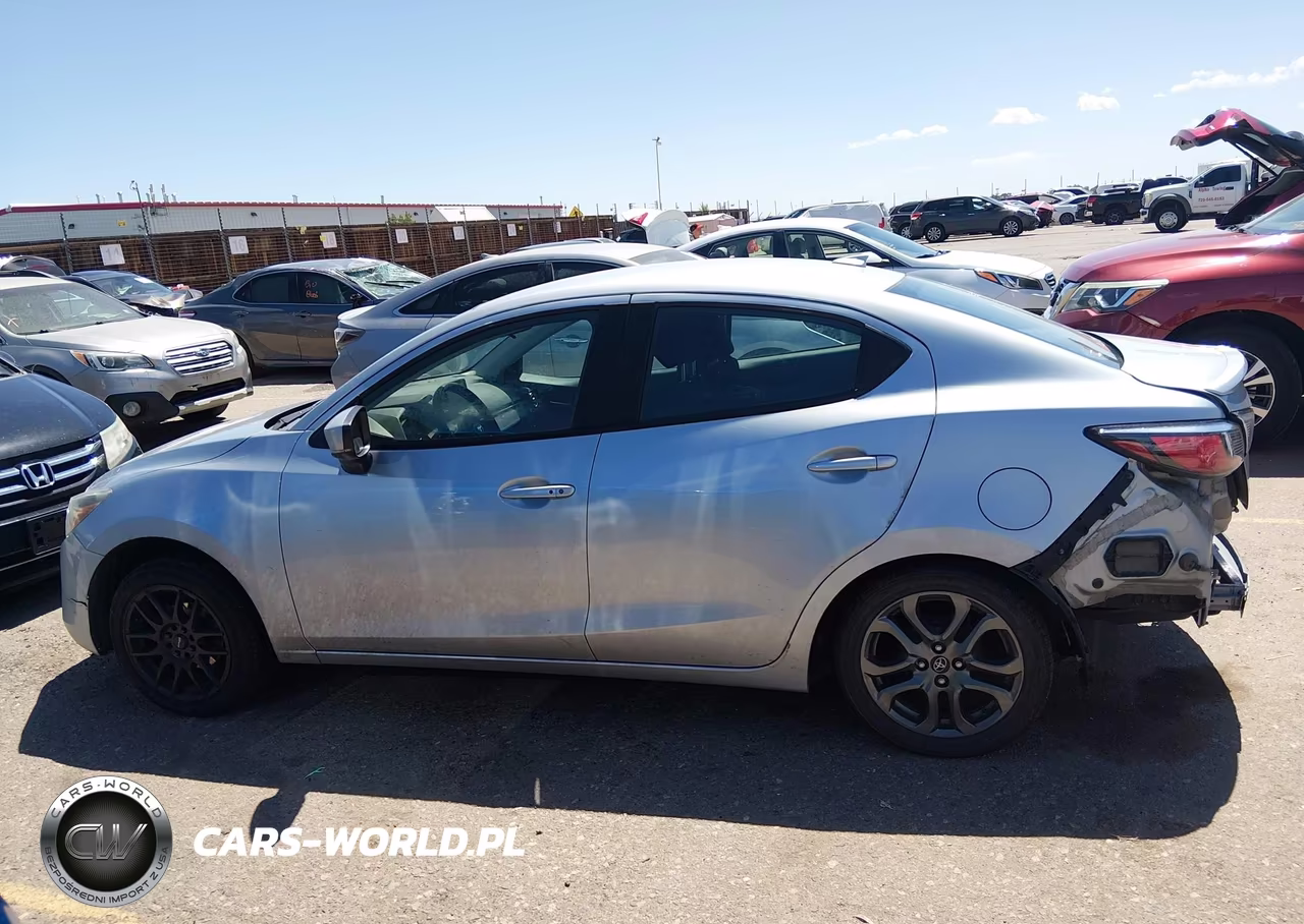2019 Toyota Yaris Le VIN:3MYDLBYV6KY510240 - 14