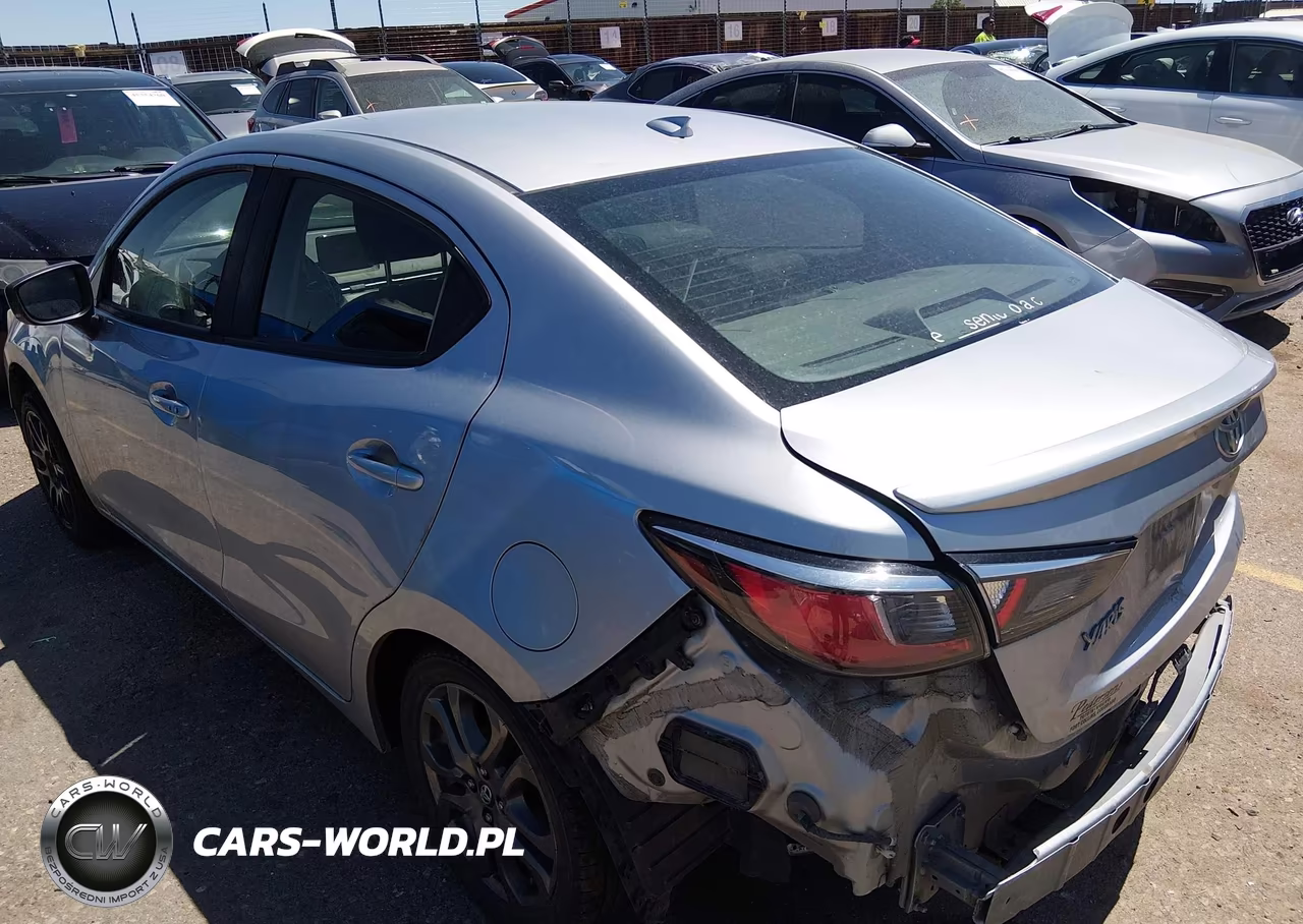 2019 Toyota Yaris Le VIN:3MYDLBYV6KY510240 - 3