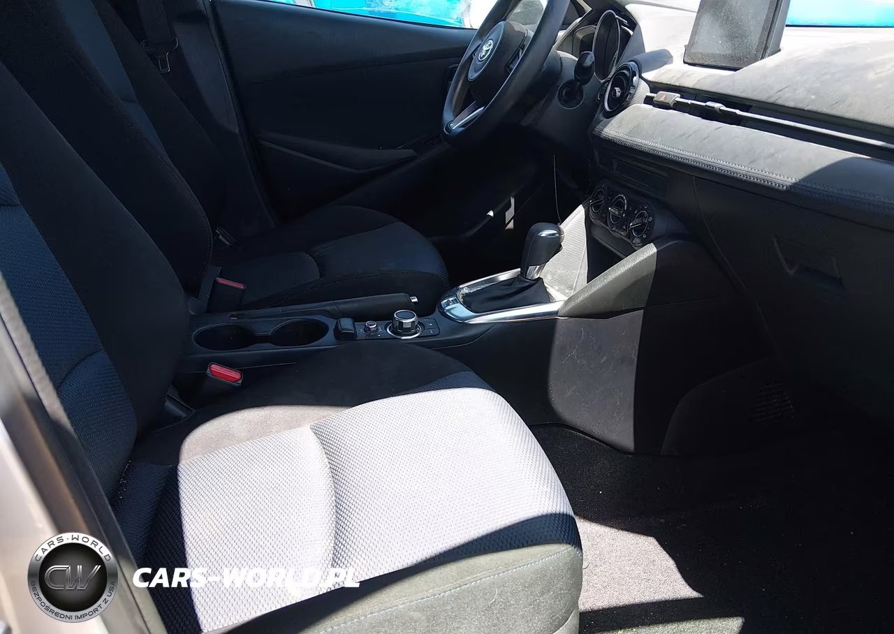 2019 Toyota Yaris Le VIN:3MYDLBYV6KY510240 - 5
