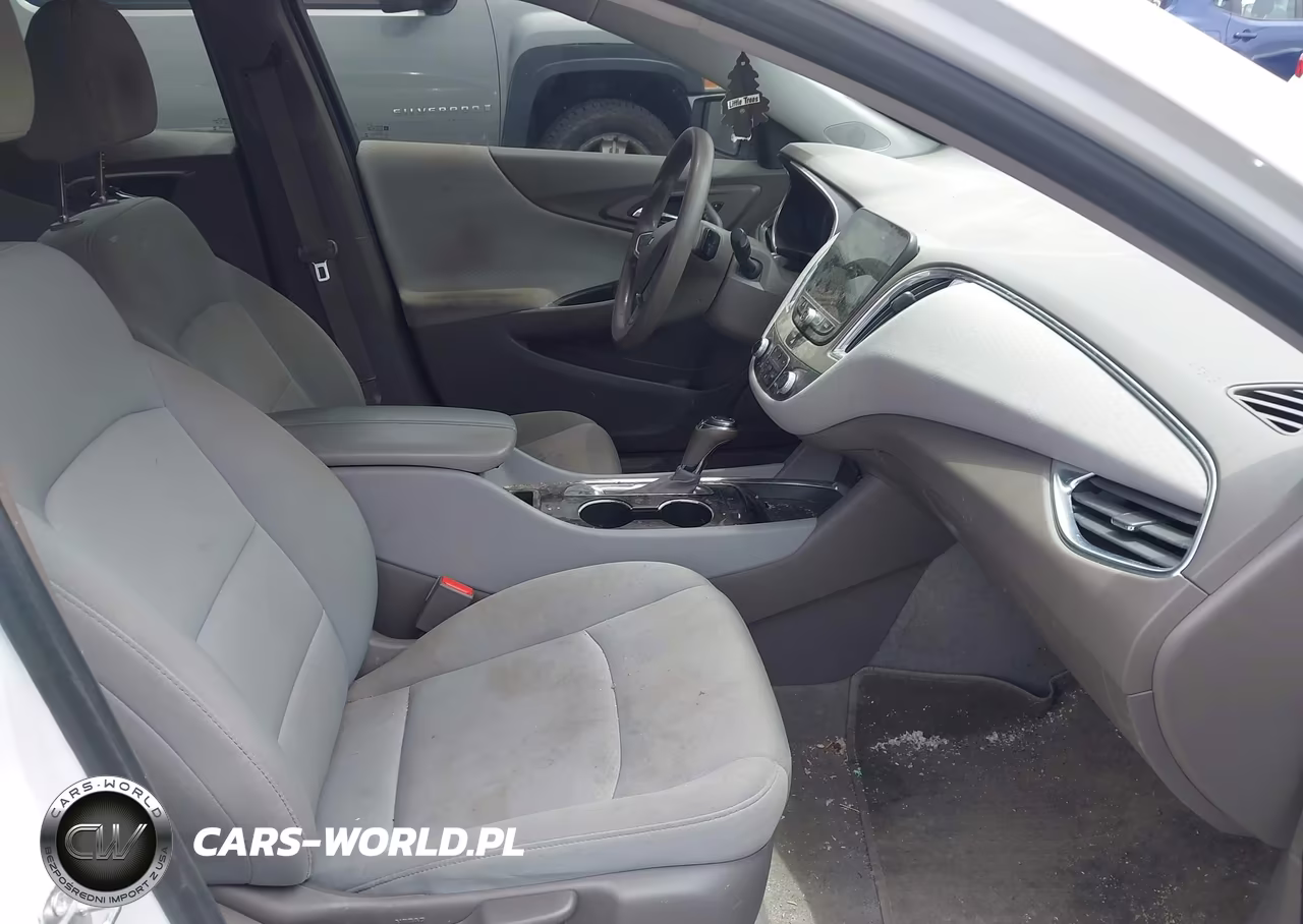 2019 Chevrolet Malibu Lt VIN:1G1ZD5ST1KF109396 - 5