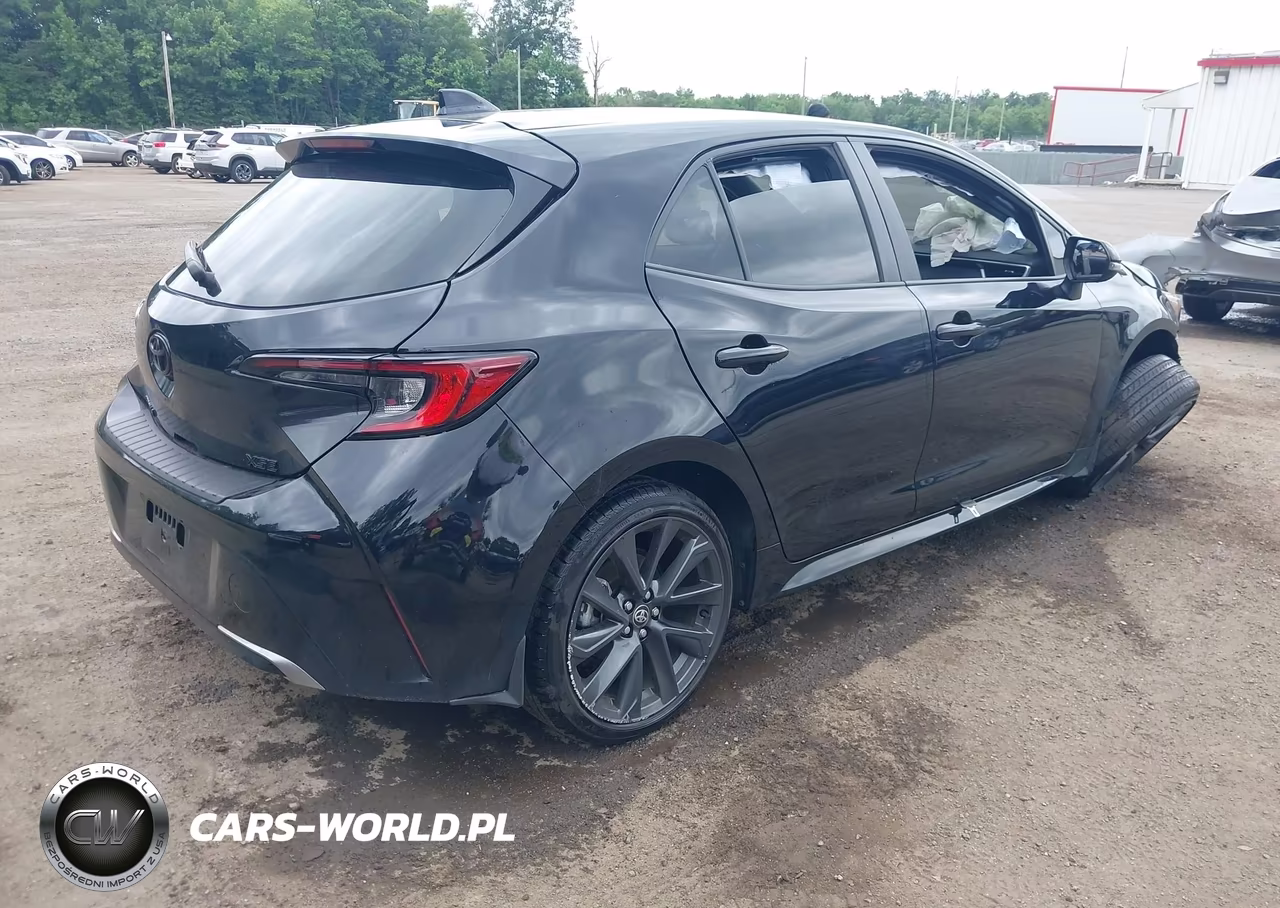 2025 Toyota Corolla Xse VIN:JTNC4MBE1S3253598 - 4
