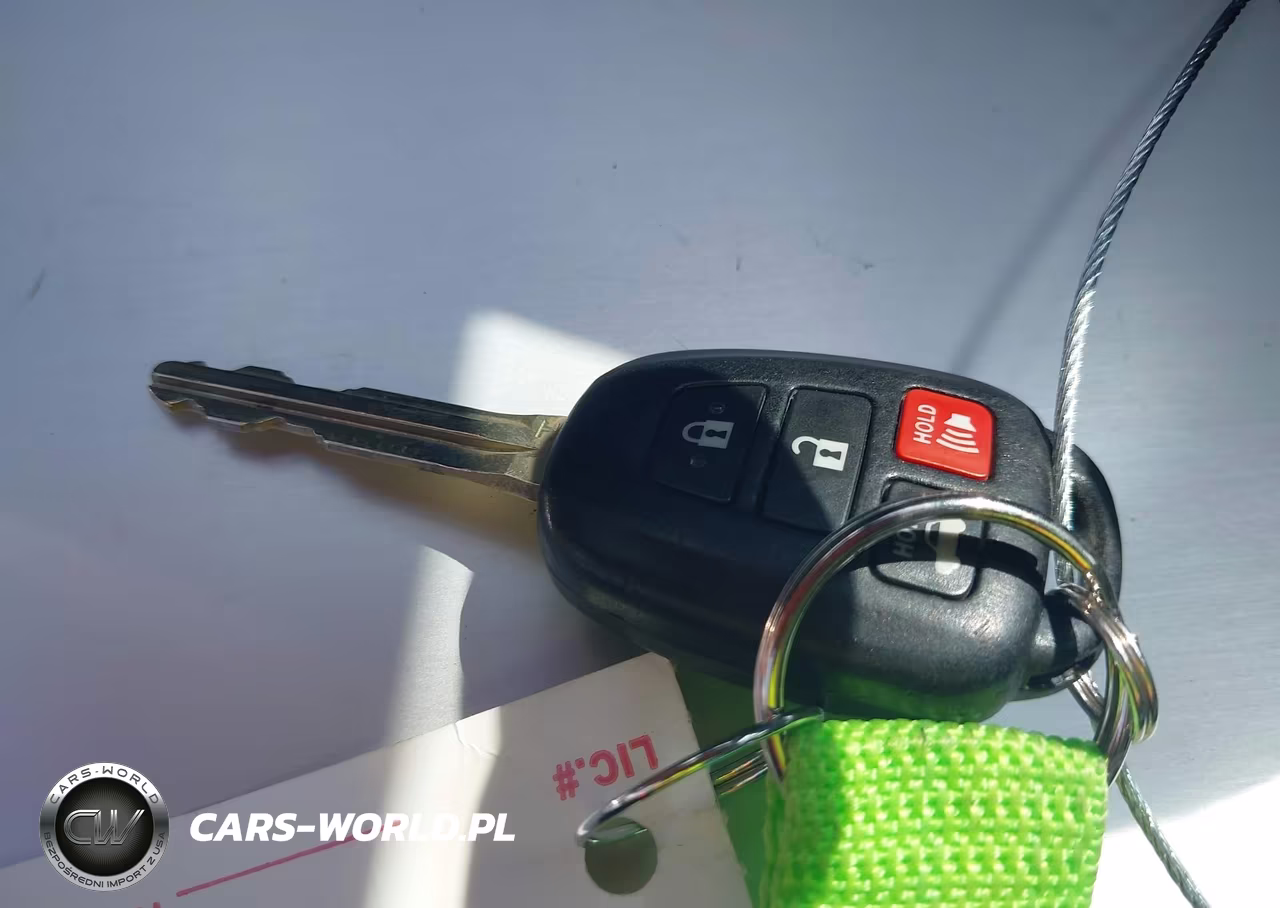 2018 Toyota Corolla Le VIN:5YFBURHE0JP848677 - 11