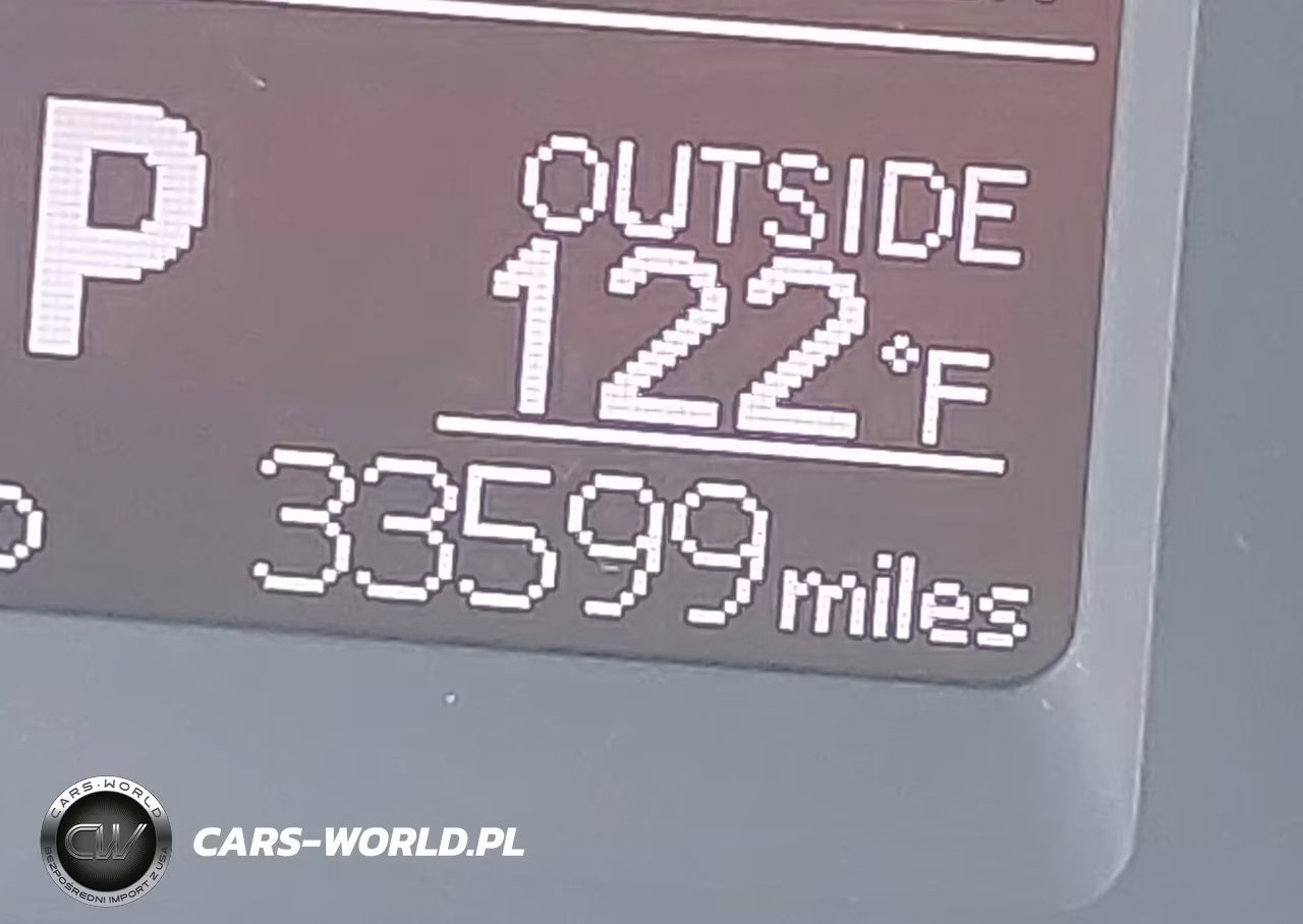 2018 Toyota Corolla Le VIN:5YFBURHE0JP848677 - 16