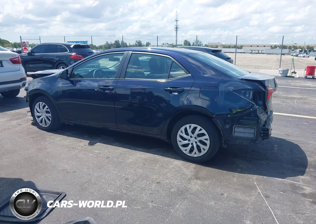 2018 Toyota Corolla Le VIN:5YFBURHE0JP848677 - 3