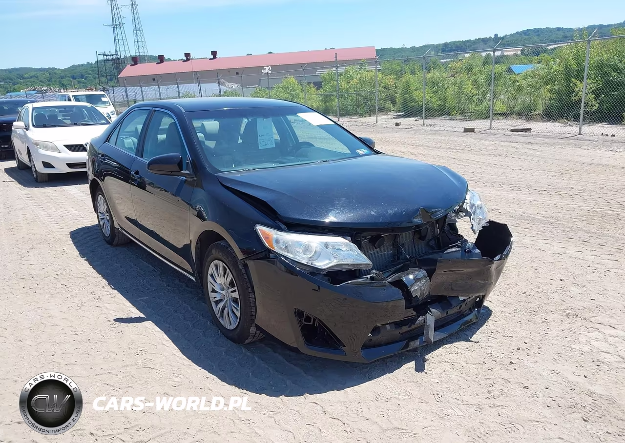 2012 Toyota Camry Le – zdjęcie 1 z 16