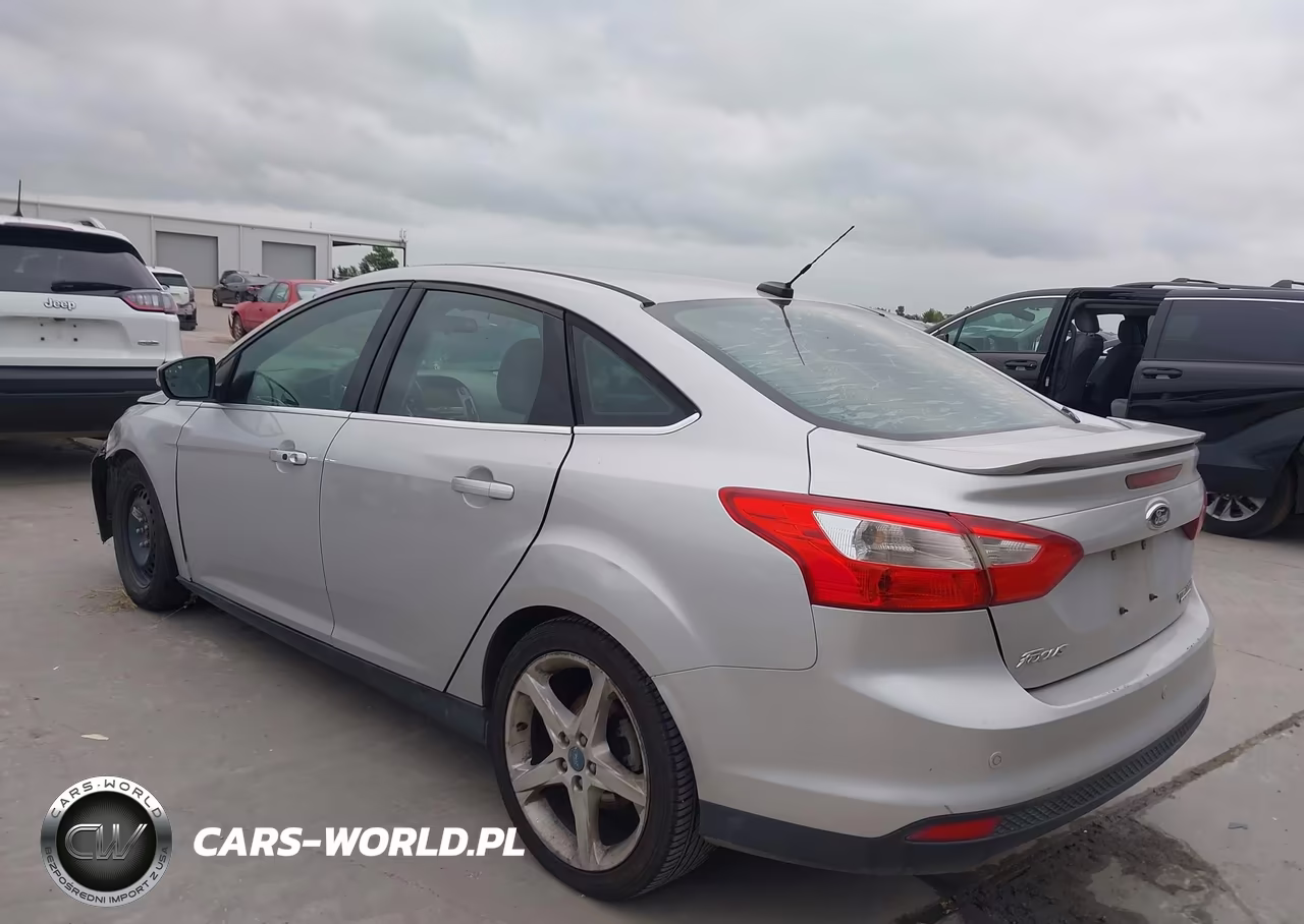 2013 Ford Focus Titanium VIN:1FADP3J28DL115258 - 3