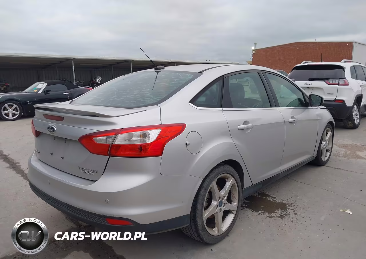 2013 Ford Focus Titanium VIN:1FADP3J28DL115258 - 4