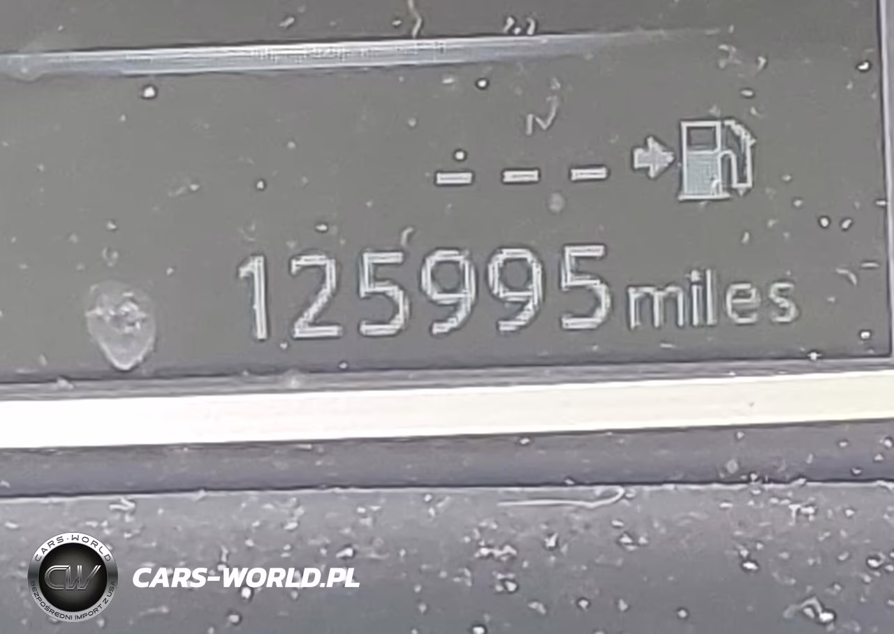 2018 Nissan Sentra S VIN:3N1AB7AP8JY333589 - 15