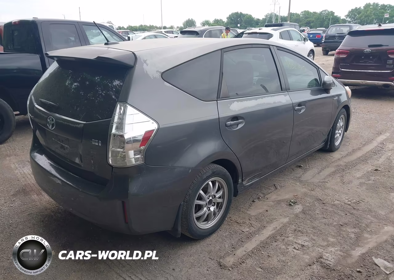 2013 Toyota Prius V Three VIN:JTDZN3EU8D3190303 - 4