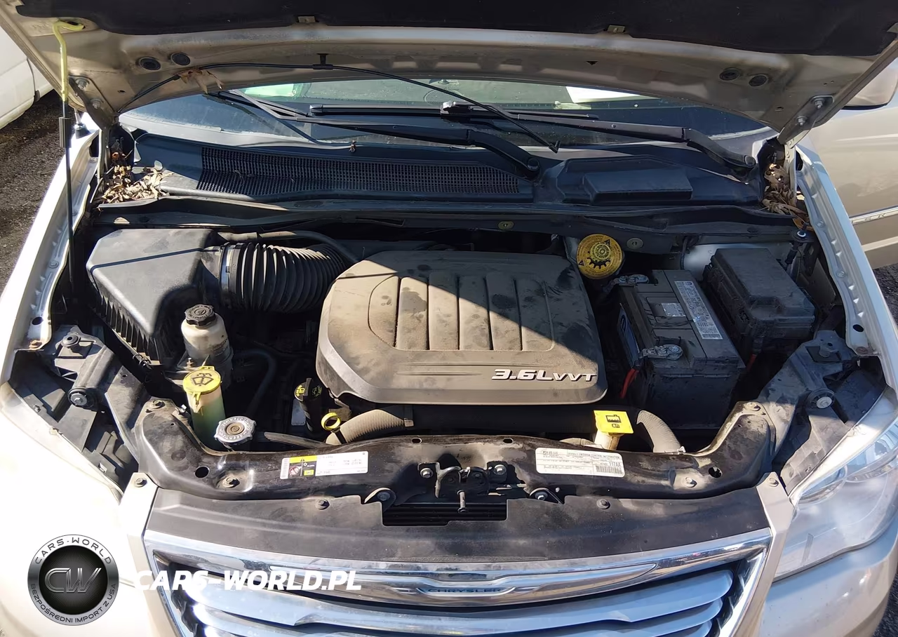 2015 Chrysler Town & Country Touring VIN:2C4RC1BGXFR657059 - 10