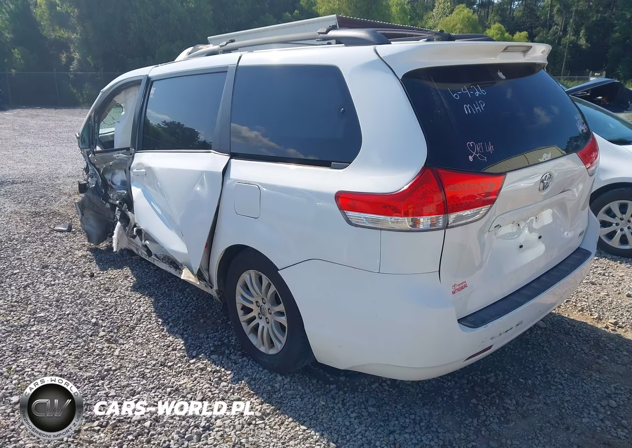 2014 Toyota Sienna Xle V6 8 Passenger VIN:5TDYK3DC4ES454419 - 3